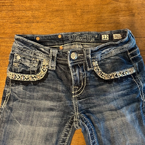 Miss Me Rhinestone Cuffed Denim Capris Girl’s Size 12 - Picture 2 of 6